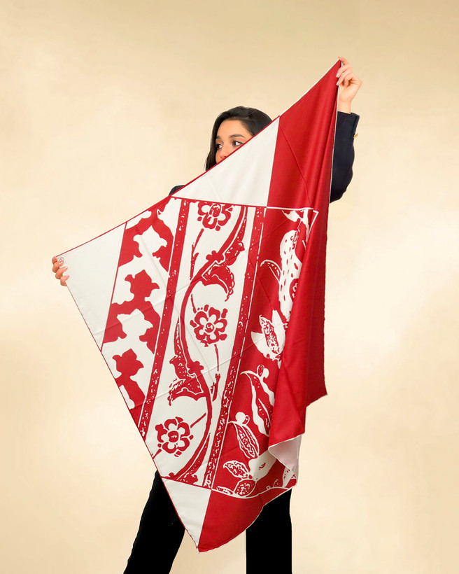 روسری نغمه سرخ